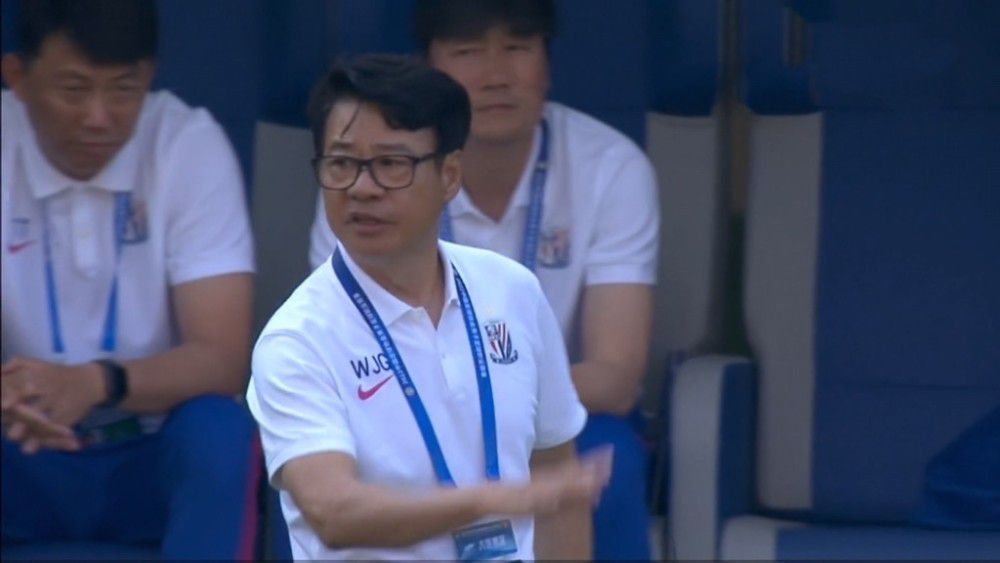 不过，可惜的是，那段视频拍摄角度不好，距离也比较远，所以他看不清叶辰的样貌，不过叶辰的身材倒是能看出一个比较清晰的轮廓，身高一米八五、体重还不到一百四十斤的叶辰，身材堪比那些火爆娱乐圈的长腿欧巴，这一点让苏知非心生嫉妒。